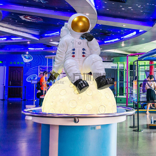 玻璃鋼宇航員發(fā)光雕塑模型