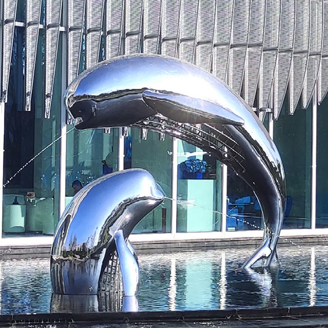 水景鏡面不銹鋼江豚雕塑