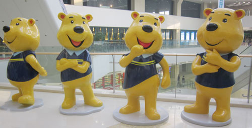 深圳玻璃鋼小熊公仔雕塑