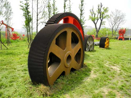 玻璃鋼校園創(chuàng)意齒輪雕塑